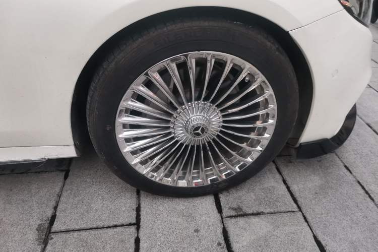Used Mercedes-Benz E-Class 2019 Restyled E 300 L Sport Luxury Edition Right Front Wheel Hub