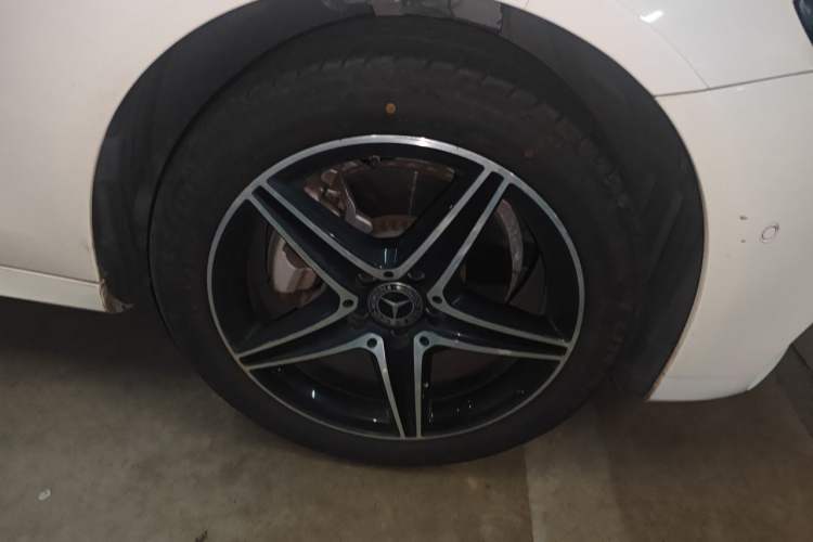 Used Mercedes-Benz E-Class 2019 E 260 Sport Edition Right Front Wheel Hub