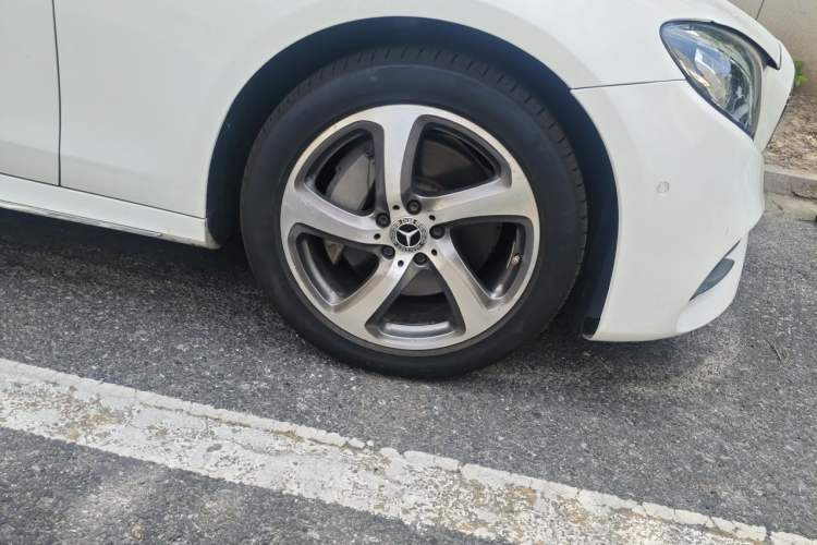 Used Mercedes-Benz E-Class 2019 E 300 L Sporty and Stylish Model Right Front Wheel Hub