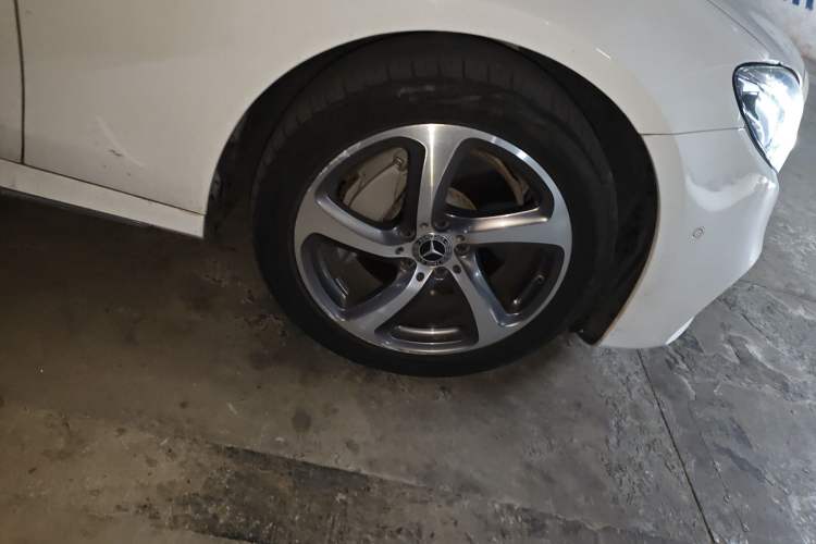 Used Mercedes-Benz E-Class 2019 Restyled E 300 L Sporty and Stylish Edition Right Front Wheel Hub