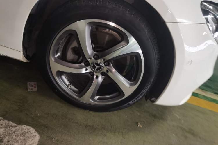 Used Mercedes-Benz E-Class 2019 E 260 L Sport 4MATIC Right Front Wheel Hub