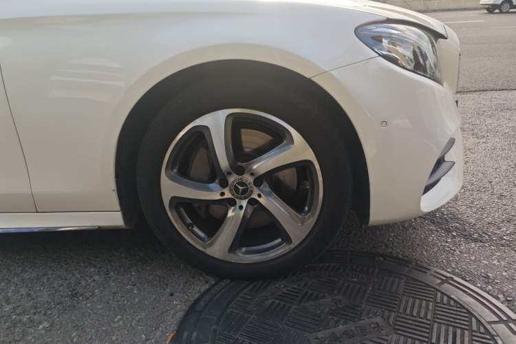 Used Mercedes-Benz E-Class 2019 Restyled E 300 L Sporty and Stylish Edition Right Front Wheel Hub