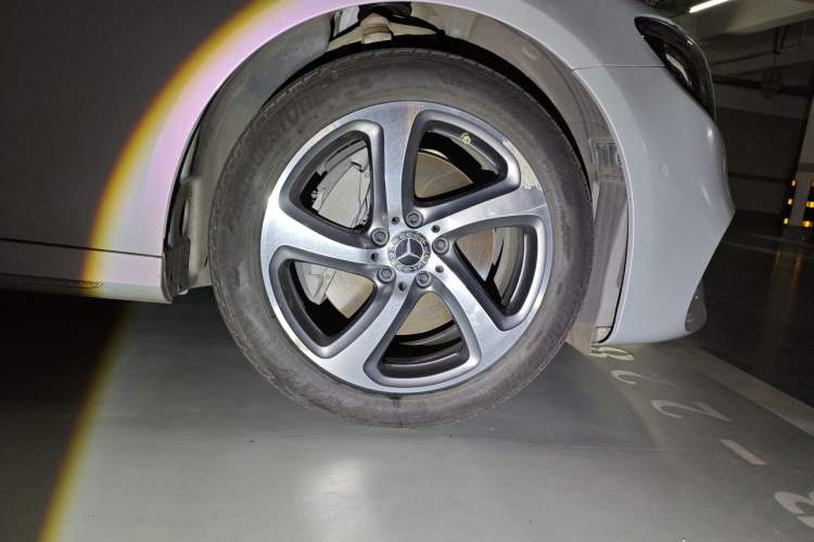 Used Mercedes-Benz E-Class 2019 Restyled E 300 L Sport Luxury Edition Right Front Wheel Hub