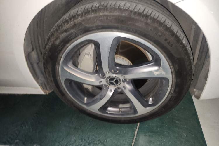 Used Mercedes-Benz E-Class 2019 Restyled E 300 L Sporty and Stylish Edition Right Front Wheel Hub