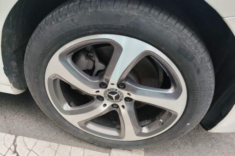 Used Mercedes-Benz E-Class 2019 E 260 L Sport 4MATIC Right Front Wheel Hub