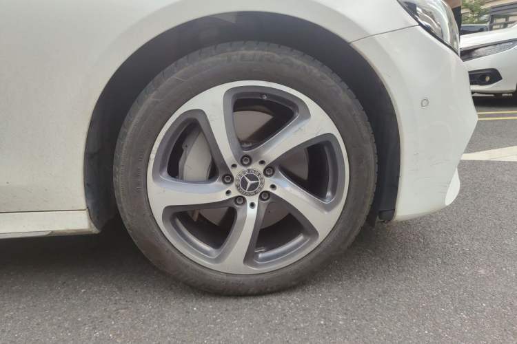 Used Mercedes-Benz E-Class 2019 E 300 L Sporty and Stylish Model Right Front Wheel Hub