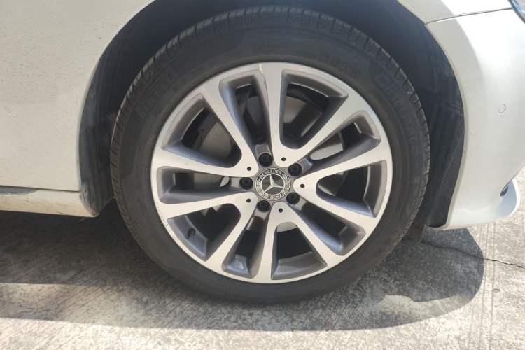 Used Mercedes-Benz E-Class 2019 E 300 L Stylish Model Right Front Wheel Hub
