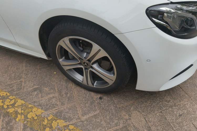 Used Mercedes-Benz E-Class 2019 E 200 L Sport Edition Right Front Wheel Hub