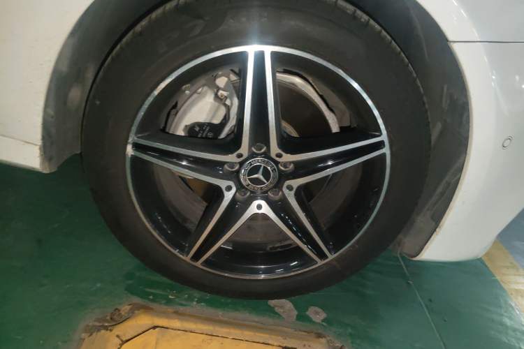 Used Mercedes-Benz E-Class 2019 E 260 Sport Edition Right Front Wheel Hub