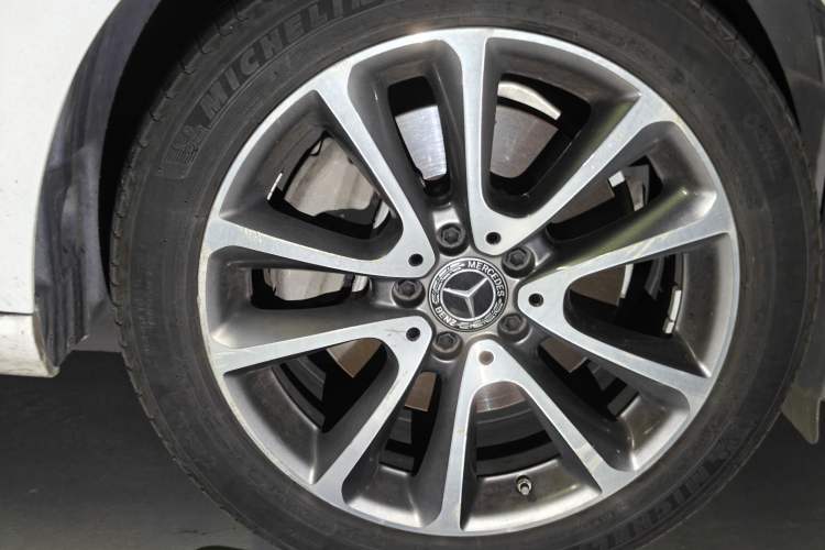 Used Mercedes-Benz E-Class 2019 E 260 L Right Front Wheel Hub