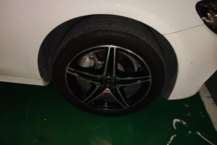 Used Mercedes-Benz E-Class 2019 E 260 Sport Edition Right Front Wheel Hub