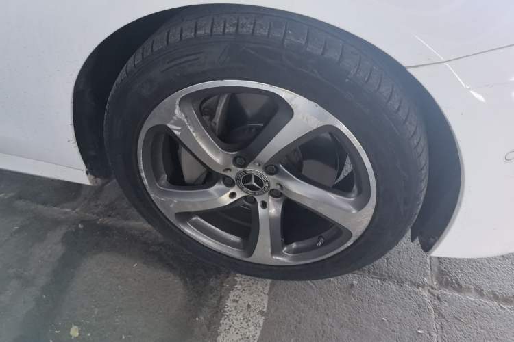 Used Mercedes-Benz E-Class 2019 Restyled E 300 L Sporty and Stylish Edition Right Front Wheel Hub