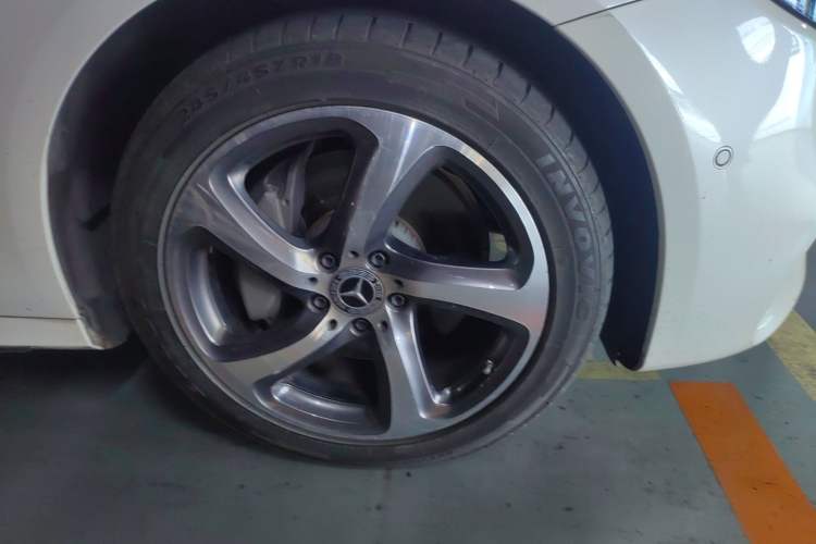 Used Mercedes-Benz E-Class 2019 Facelifted E 300 L Stylish Version Right Front Wheel Hub