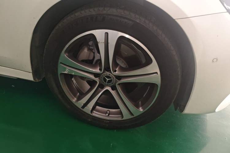 Used Mercedes-Benz E-Class 2019 E 260 L Sport Edition Right Front Wheel Hub