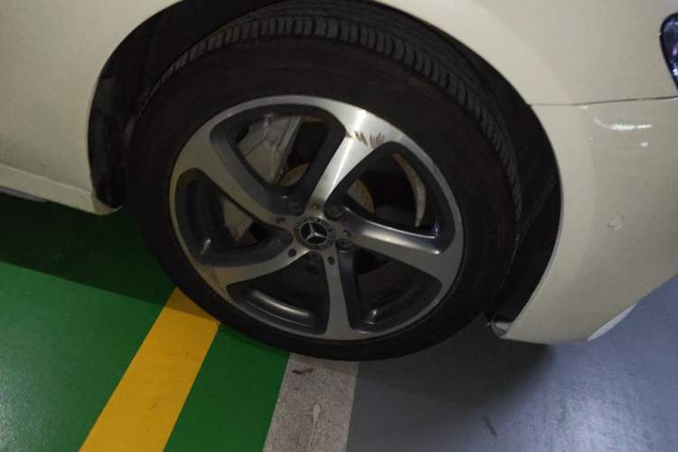 Used Mercedes-Benz E-Class 2019 Restyled E 300 L Sport Luxury Edition Right Front Wheel Hub