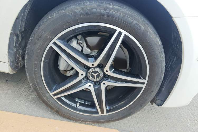 Used Mercedes-Benz E-Class 2019 E 260 Sport Edition Right Front Wheel Hub