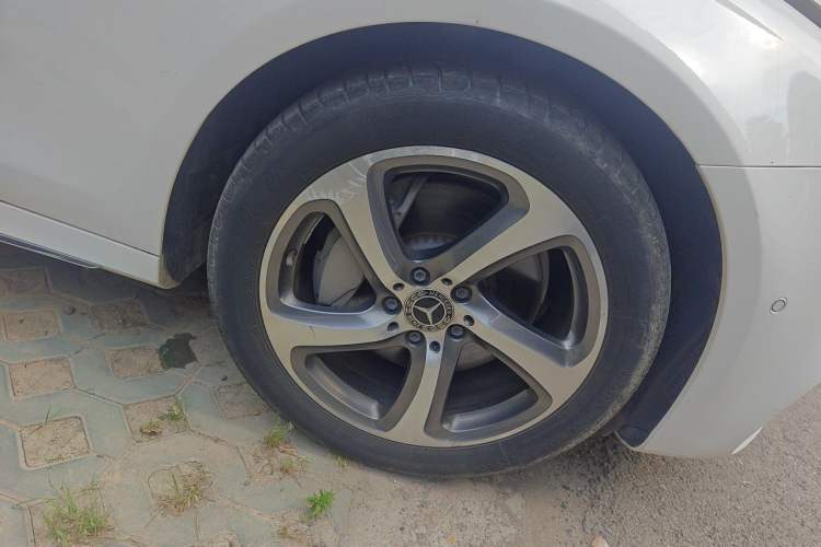 Used Mercedes-Benz E-Class 2019 E 300 L Sporty and Stylish Model Right Front Wheel Hub