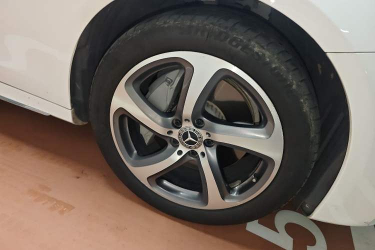 Used Mercedes-Benz E-Class 2019 E 300 L Sporty and Stylish Model Right Front Wheel Hub