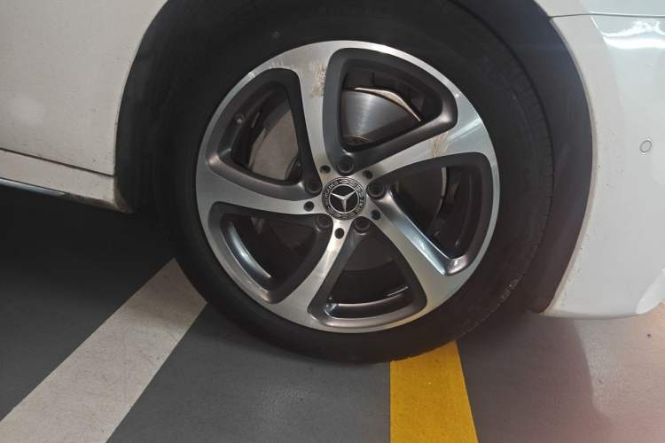 Used Mercedes-Benz E-Class 2019 Restyled E 300 L Sporty and Stylish Edition Right Front Wheel Hub