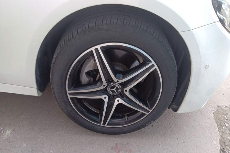 Used Mercedes-Benz E-Class 2019 E 260 Sport Edition Right Front Wheel Hub