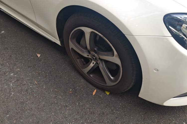 Used Mercedes-Benz E-Class 2019 E 300 L Sporty and Stylish Model Right Front Wheel Hub