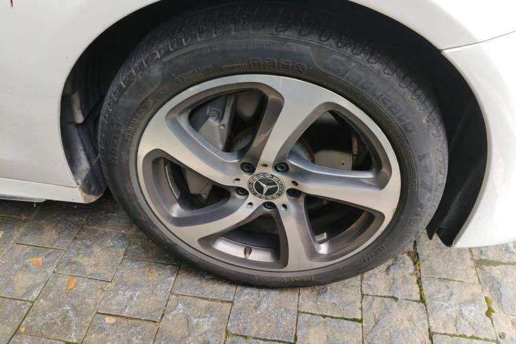 Used Mercedes-Benz E-Class 2019 E 300 L Sport Luxury Edition Right Front Wheel Hub