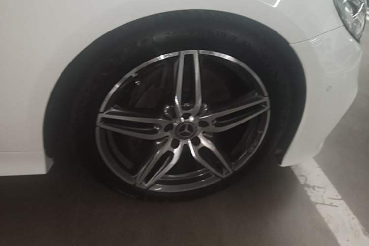 Used Mercedes-Benz E-Class 2019 E 200 Coupe Right Front Wheel Hub