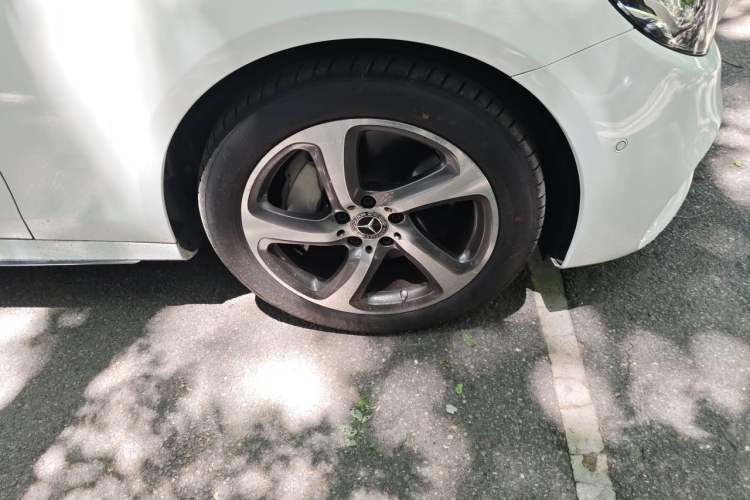Used Mercedes-Benz E-Class 2019 Restyled E 300 L Sport Luxury Edition Right Front Wheel Hub