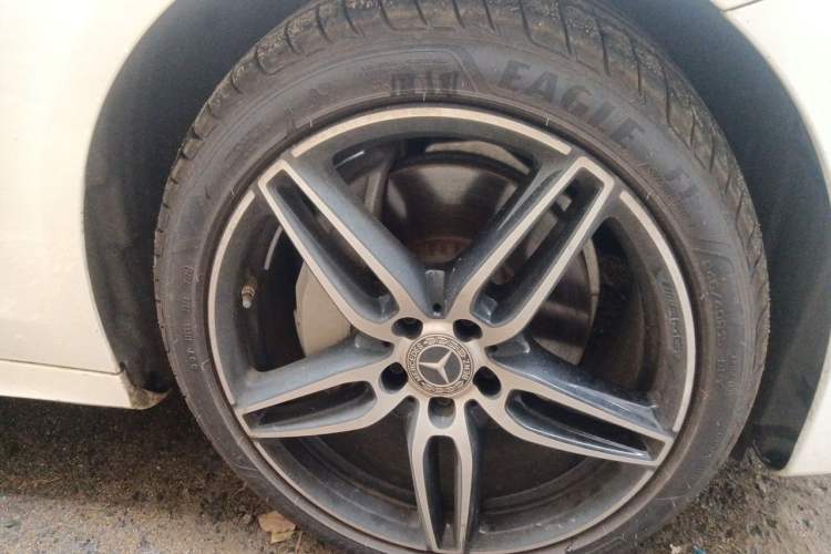 Used Mercedes-Benz E-Class 2019 Restyled E 300 Sport Edition Right Front Wheel Hub