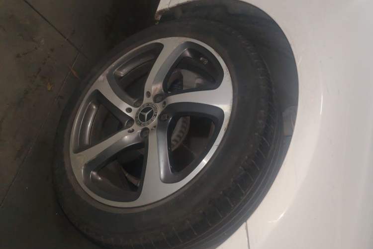 Used Mercedes-Benz E-Class 2019 E 260 L Sport 4MATIC Right Front Wheel Hub