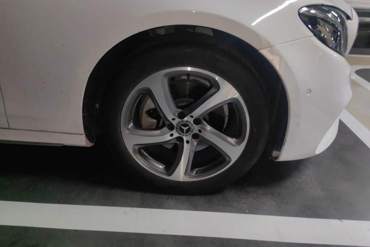 Used Mercedes-Benz E-Class 2019 E 200 L Sport 4MATIC Right Front Wheel Hub