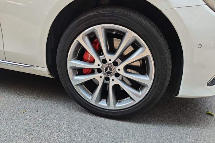Used Mercedes-Benz E-Class 2019 Restyled E 300 L Luxury Edition Right Front Wheel Hub