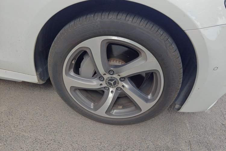 Used Mercedes-Benz E-Class 2019 E 300 L Sporty and Stylish Model Right Front Wheel Hub
