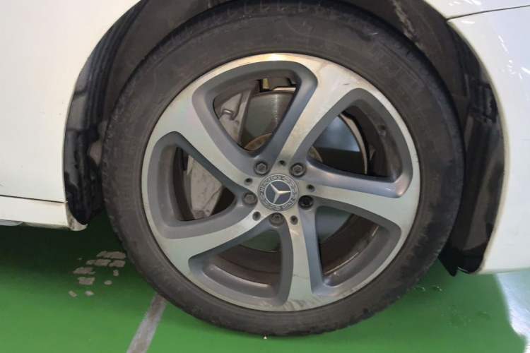 Used Mercedes-Benz E-Class 2019 E 300 L Sporty and Stylish Model Right Front Wheel Hub
