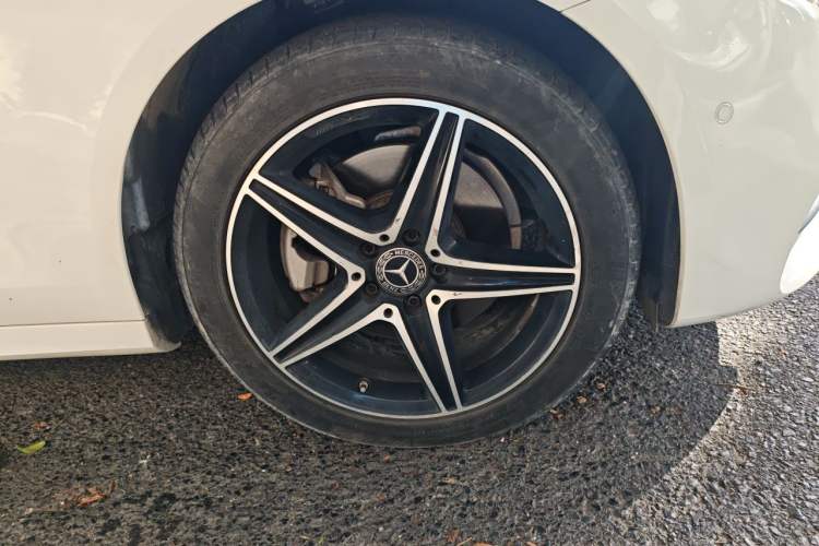 Used Mercedes-Benz E-Class 2019 E 260 Sport Edition 4MATIC Right Front Wheel Hub