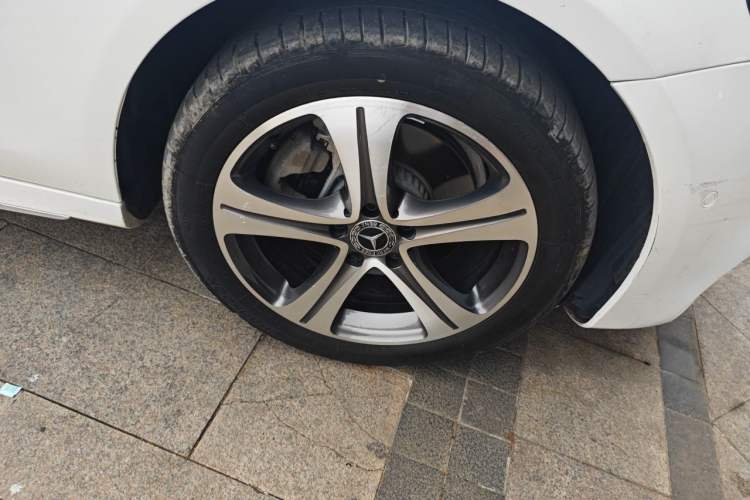 Used Mercedes-Benz E-Class 2019 E 200 L Sport Edition Right Front Wheel Hub