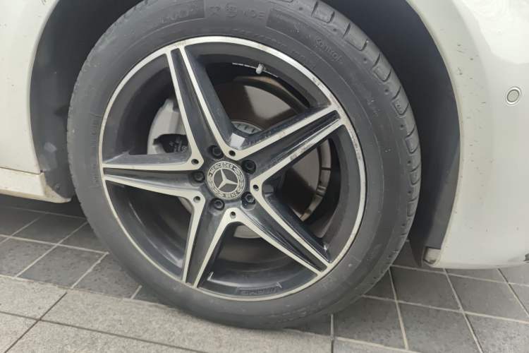 Used Mercedes-Benz E-Class 2019 E 260 Sport Edition Right Front Wheel Hub