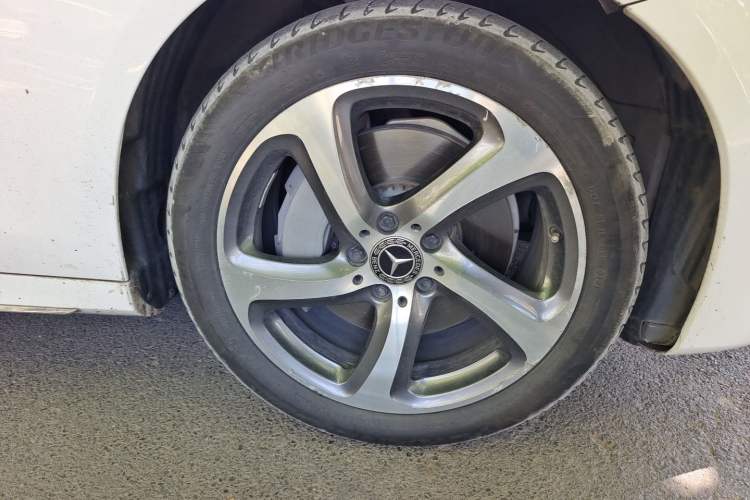 Used Mercedes-Benz E-Class 2019 E 300 L Sport Luxury Edition Right Front Wheel Hub