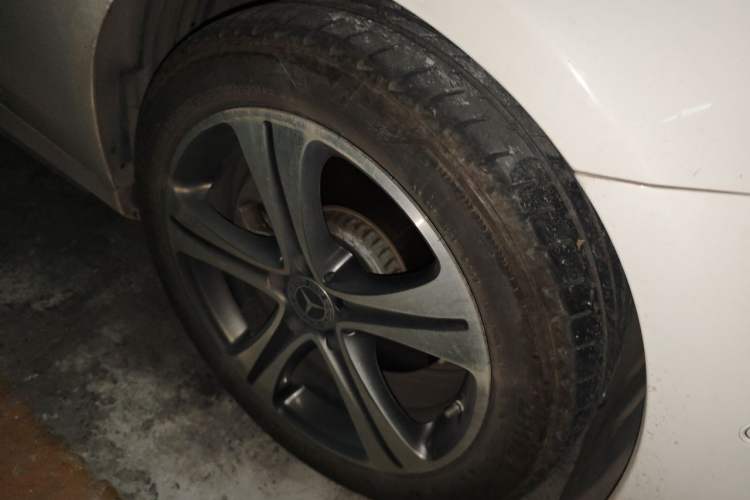 Used Mercedes-Benz E-Class 2019 E 260 L Sport Edition Right Front Wheel Hub