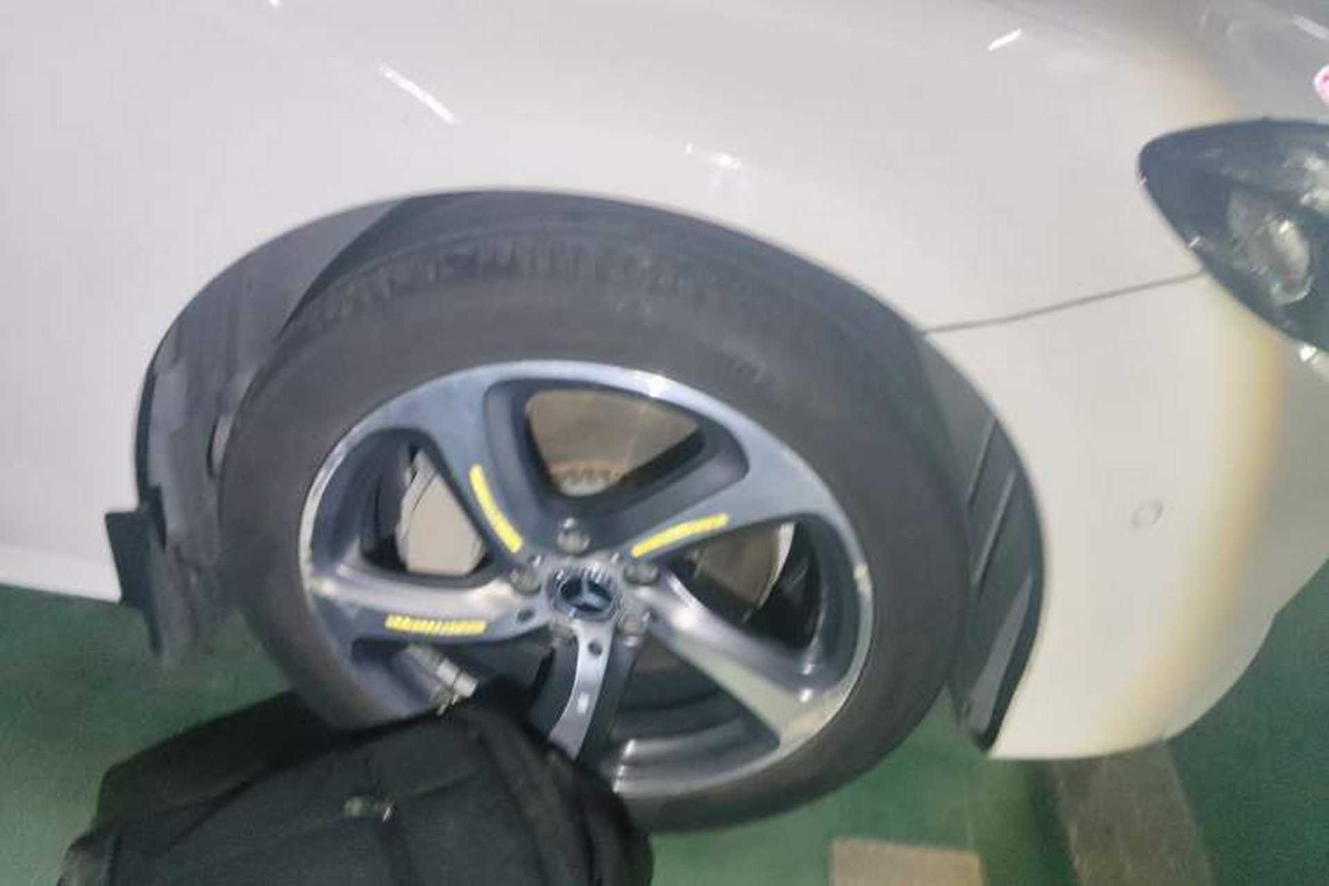 Used Mercedes-Benz E-Class 2019 Restyled E 300 L Sporty and Stylish Edition Right Front Wheel Hub
