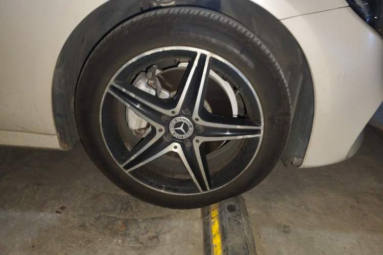 Used Mercedes-Benz E-Class 2019 E 200 Sport Edition Right Front Wheel Hub