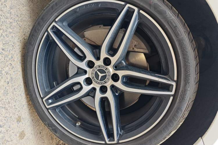 Used Mercedes-Benz E-Class 2019 Restyled E 300 Sport Edition Right Front Wheel Hub
