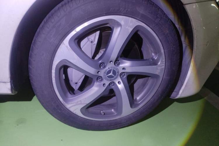 Used Mercedes-Benz E-Class 2019 Restyled E 300 L Sport Luxury Edition Right Front Wheel Hub