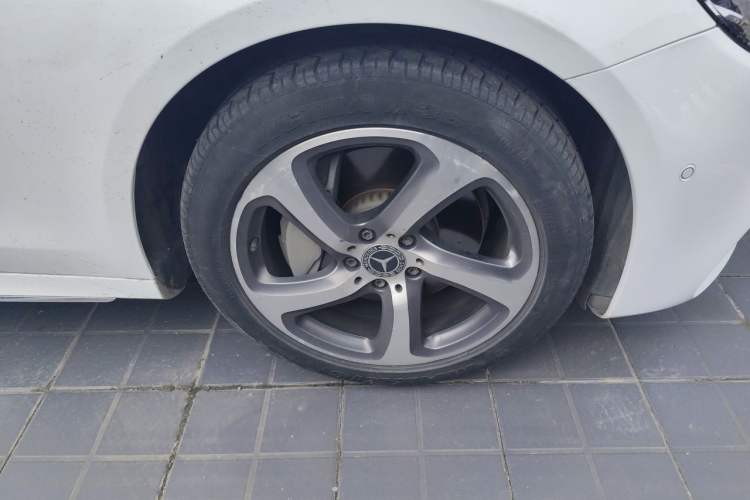 Used Mercedes-Benz E-Class 2019 E 300 L Sport Luxury Edition Right Front Wheel Hub
