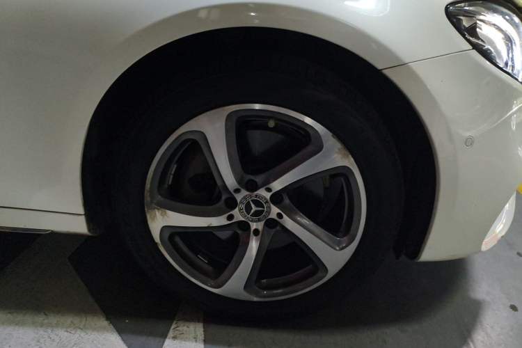 Used Mercedes-Benz E-Class 2019 E 260 L Sport 4MATIC Right Front Wheel Hub