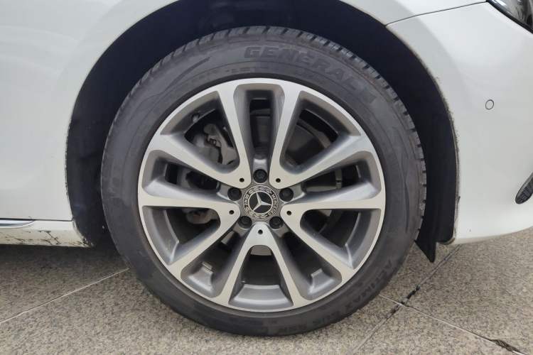 Used Mercedes-Benz E-Class 2019 E 200 L Right Front Wheel Hub
