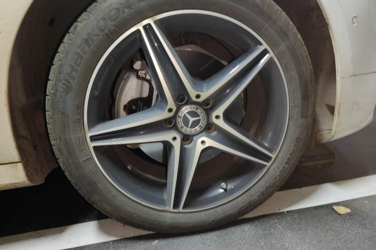 Used Mercedes-Benz E-Class 2019 E 260 Sport Edition Right Front Wheel Hub