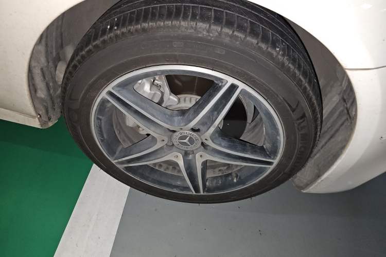 Used Mercedes-Benz E-Class 2019 E 200 Sport Edition Right Front Wheel Hub