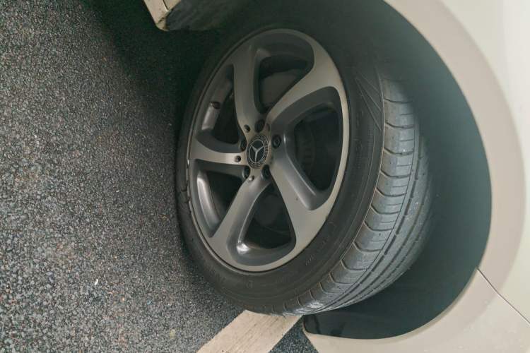 Used Mercedes-Benz E-Class 2019 E 300 L Sporty and Stylish Model Right Front Wheel Hub