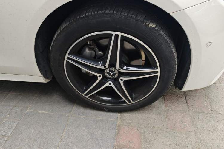 Used Mercedes-Benz E-Class 2019 E 260 Sport Edition Right Front Wheel Hub